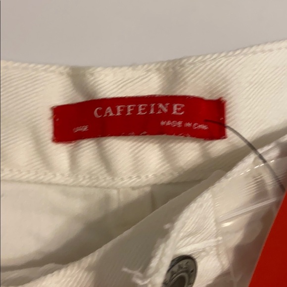 Distressed high-waisted white jean shorts - Picture 3 of 4